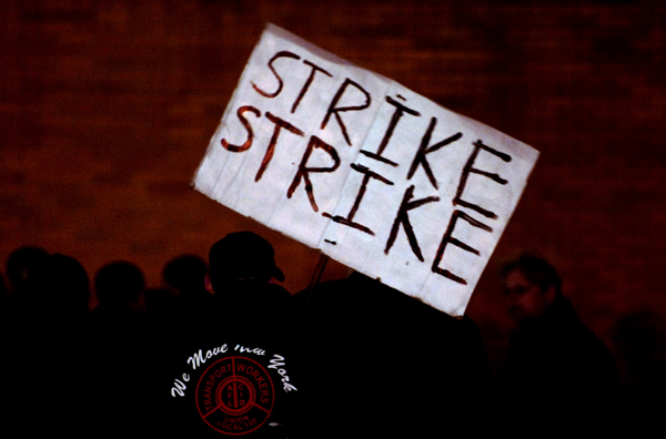 December 2005, Elmhurst, N.Y. - Transit workers from a Queens bus company picket on the eve of a crippling mass transit strike. : News Singles : Jason DeCrow Photojournalist