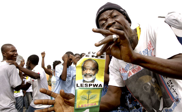 Residents of Cite Soleil rally in support of presidential candidate Rene Preval. : Haiti 2006 : Jason DeCrow Photojournalist