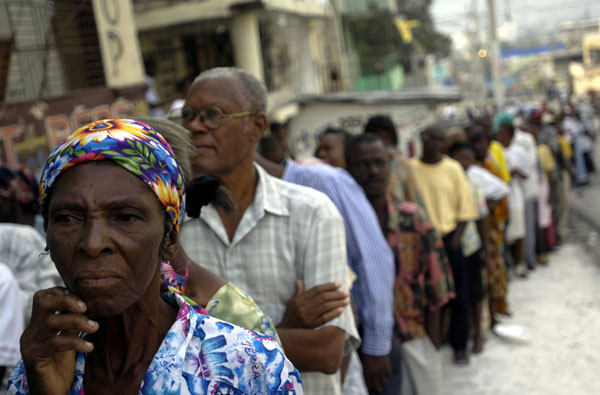 Haitians line up to vote at a polling station in Bel Air. : Haiti 2006 : Jason DeCrow Photojournalist