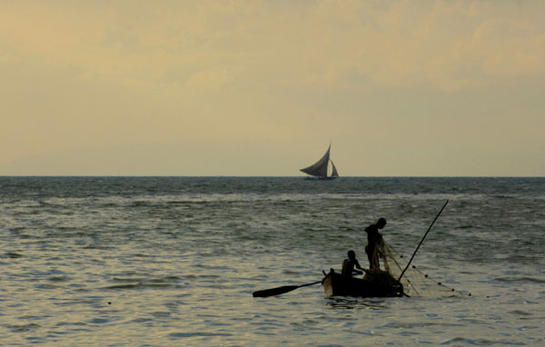 Fisherman pull up their nets at sunset in the waters off Port-au-Prince. : Haiti 2006 : Jason DeCrow Photojournalist